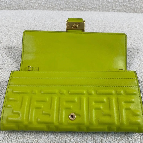 Authentic Pre-owned Baguette Continental With Chain Green - Picture 11 of 16